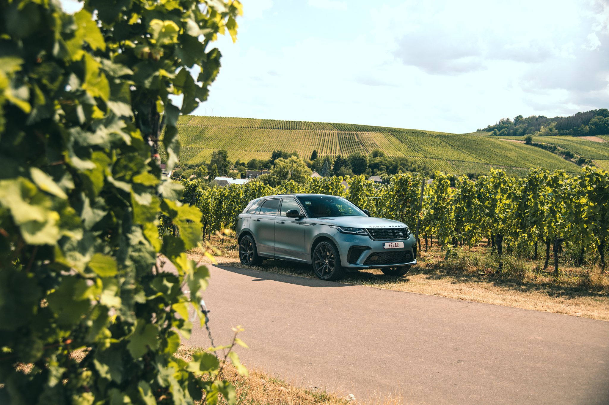 Range Rover Velar front three-quarter, vineyard hills
